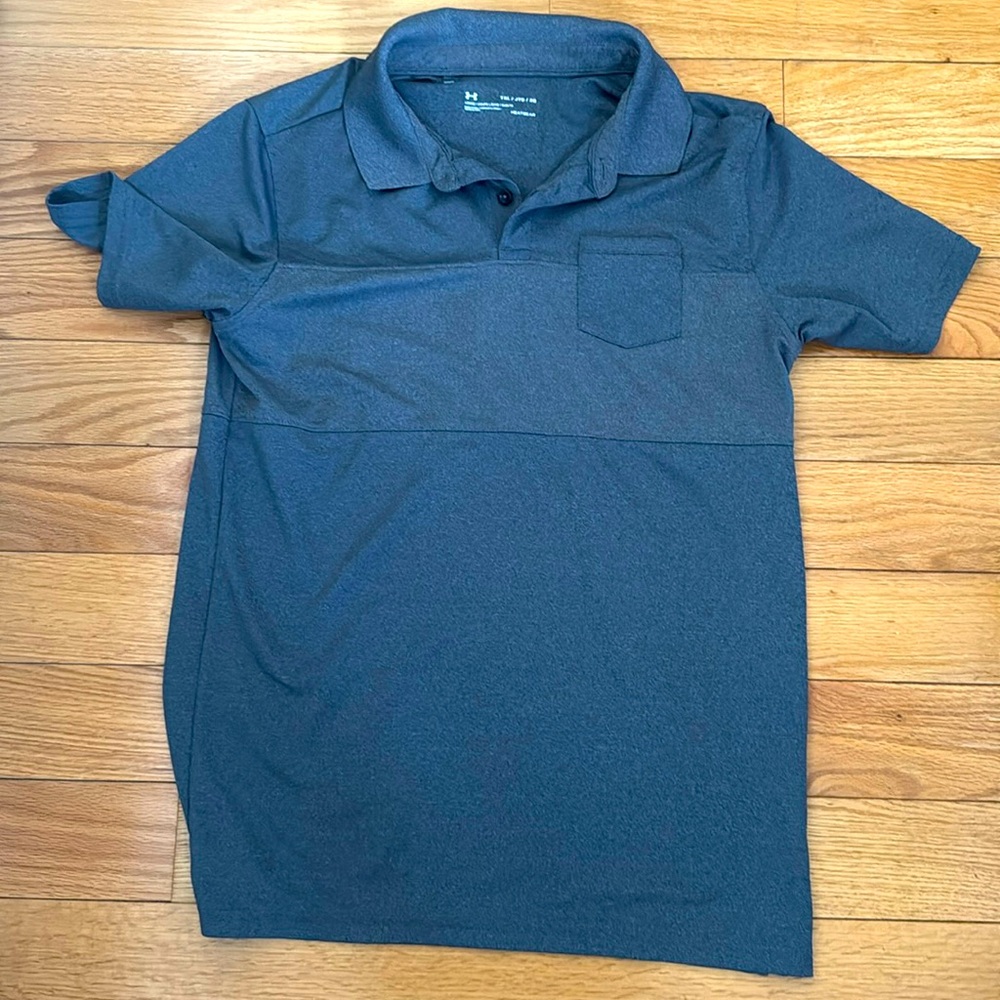 Boy’s youth XL Under Armour gray golf shirt.